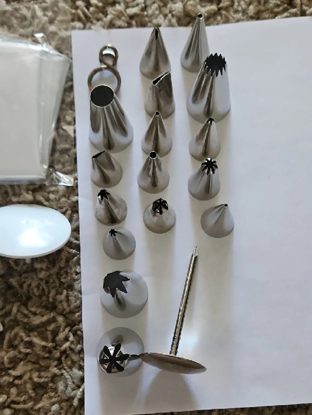 Wilton Piping Bags with Metal Decorating Tips Set